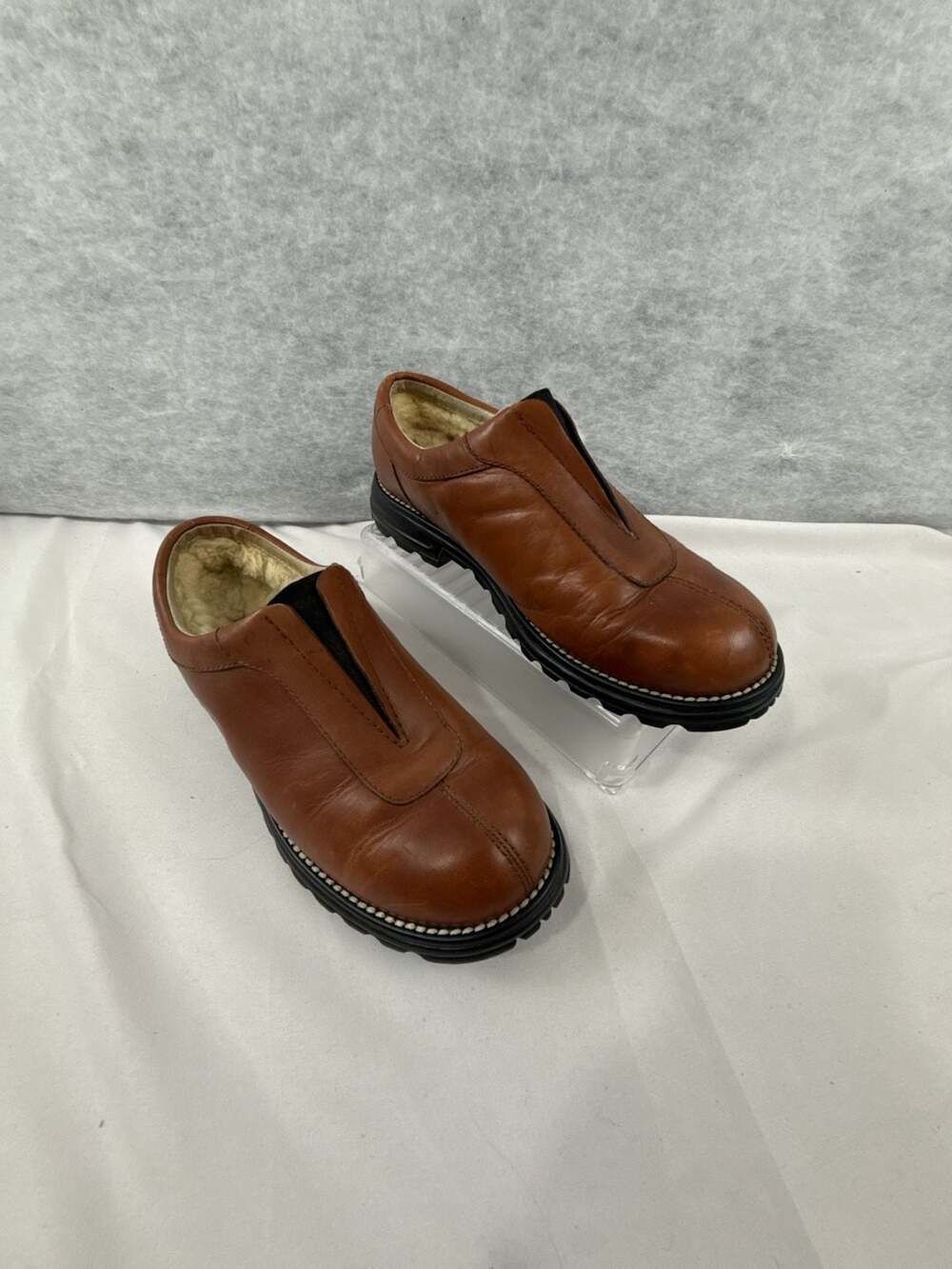 Ladies UGG Australia Brown Leather Shearling Lined Slip-On Shoes Size 9 S/N5406